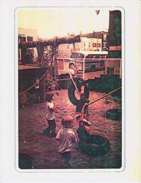 Enfants jouant au parc Parasol. Photo : Marilyn Montblanch.